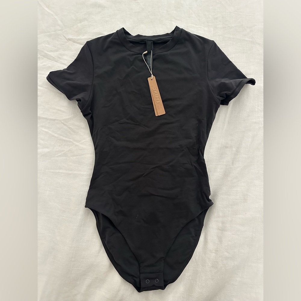 SKIMS Fits Everybody T-Shirt Bodysuit in Onyx